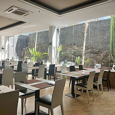 Pocillos Playa, Solo Adultos Szálloda
